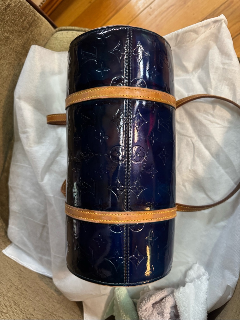 Louis Vuitton Vernis Bedford in Navy - Picture 6 of 16